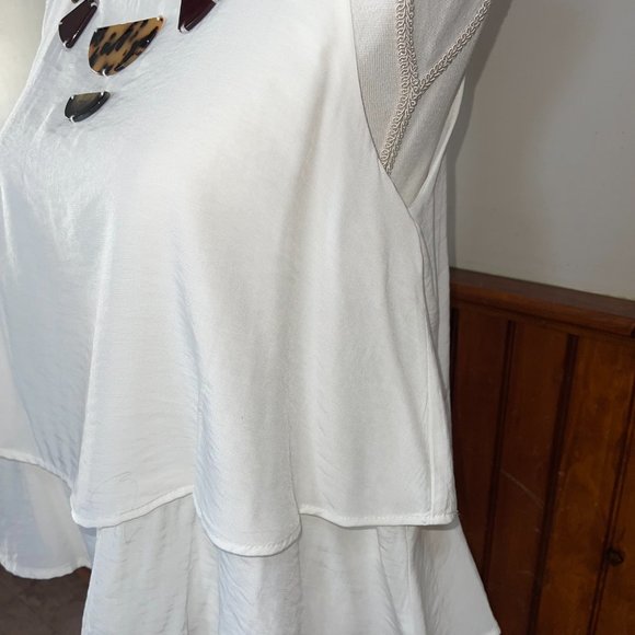 NWT Women's Stradivarius White Tank Top with Detail Size M - Picture 3 of 6